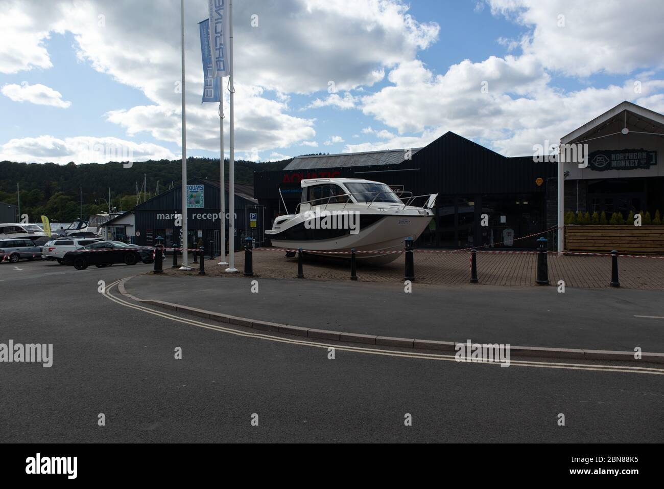 Bowness-on-Windermere Cumbria 13. Mai 2020 Trotz der Lockerungen der Reisebeschränkungen war die Bowness Promenade menschenleer Credit PN News/Alamy Live News Stockfoto