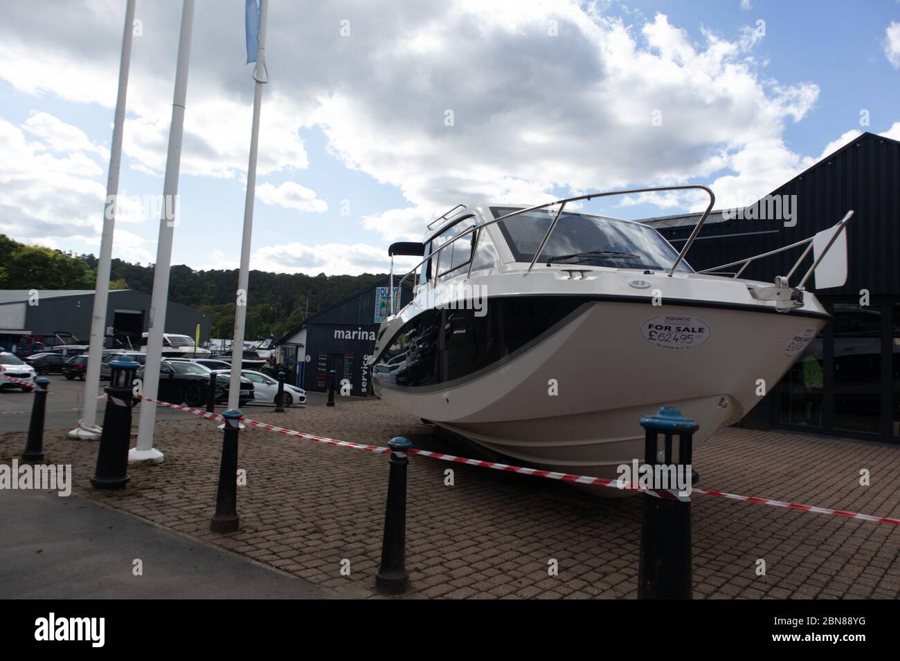 Bowness-on-Windermere Cumbria 13. Mai 2020 Trotz der Lockerungen der Reisebeschränkungen war die Bowness Promenade menschenleer Credit PN News/Alamy Live News Stockfoto