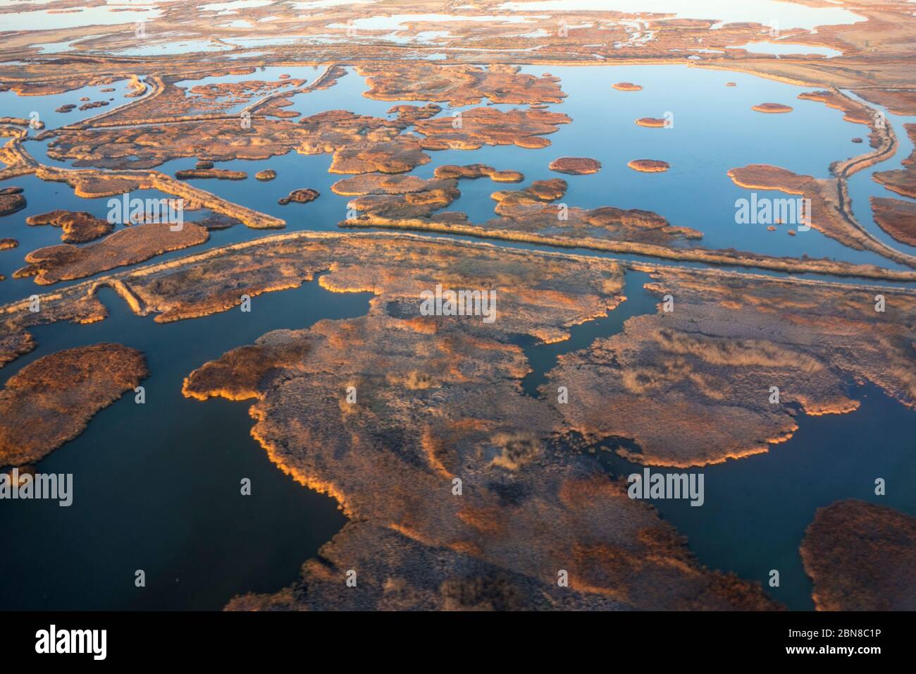 Luftaufnahme von Teichen und Kanälen am Great Salt Lake, Salt Lake City, Utah, USA Stockfoto