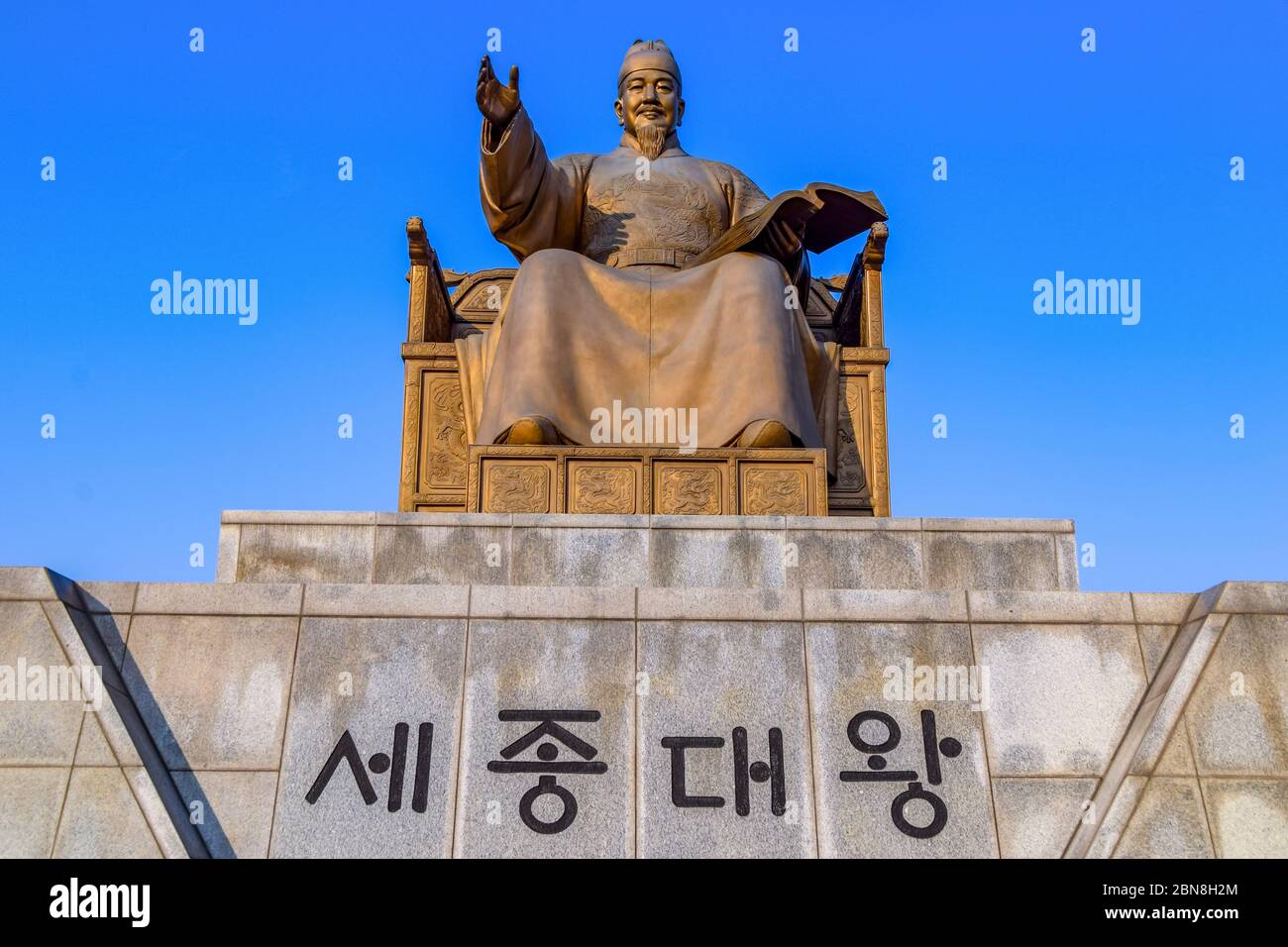 Seoul, Südkorea 9/2020 die Bronzestatue von König Sejong dem Großen von Joseon auf dem Gwanghwamun Plaza Stockfoto