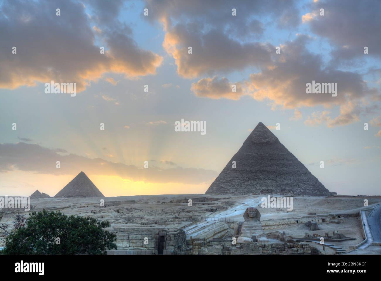 Sonnenuntergang, Pyramiden von Gizeh, UNESCO-Weltkulturerbe, Gizeh, Ägypten Stockfoto