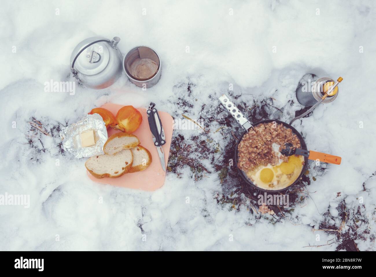 Kochen auf einem Wanderausflug. Stockfoto
