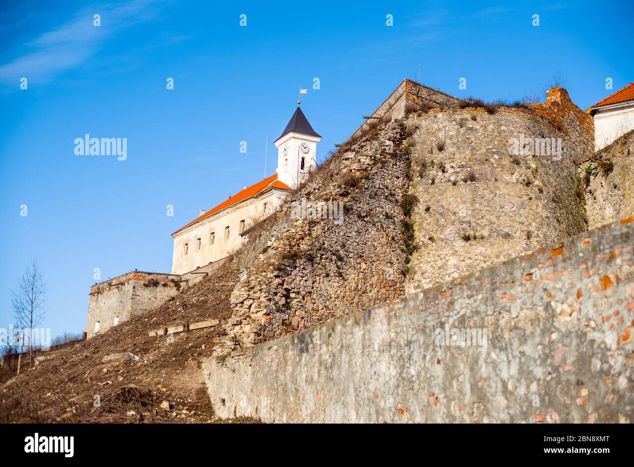 Palanok Schloss und seine großen Mauern, die besten Schlösser in der Ukraine Stockfoto