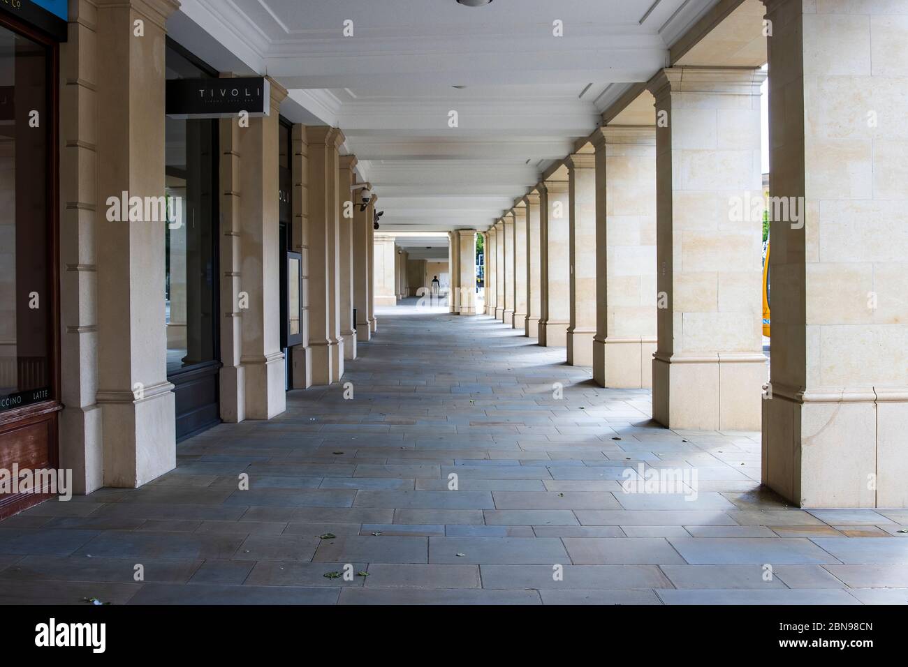 Die Steinsäulen von Bath's Southgate, Outer Walkway Stockfoto