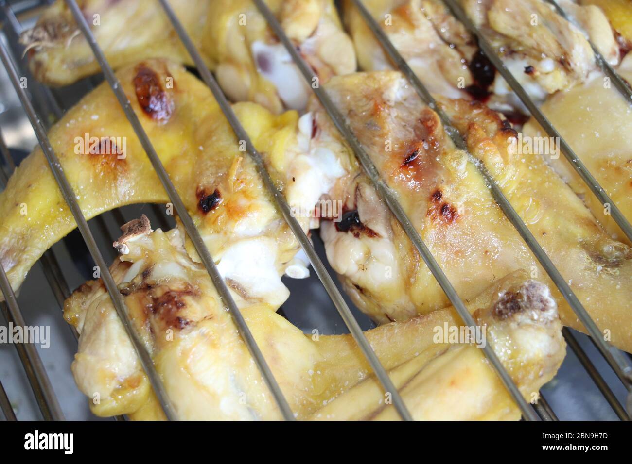 Gemischter Grill mit Hähnchen beim Grill gekocht Stockfoto