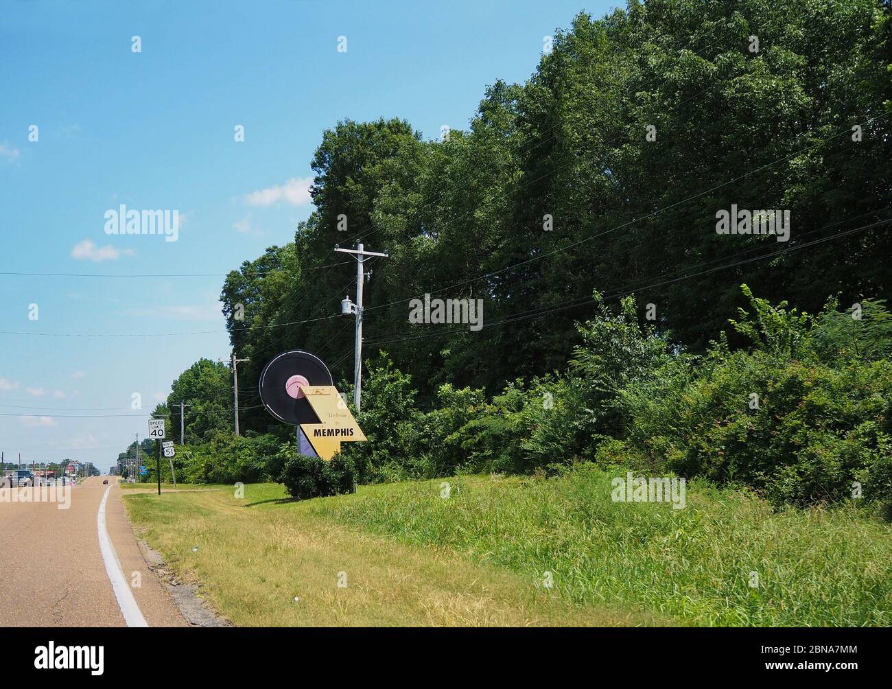 MEMPHIS, TENNESSEE - 24. JULI 2019: Ein Schild mit einem Rekord- und Blitzabschussdesign begrüßt Besucher in Memphis, TN, direkt gegenüber dem Mississippi/ Stockfoto