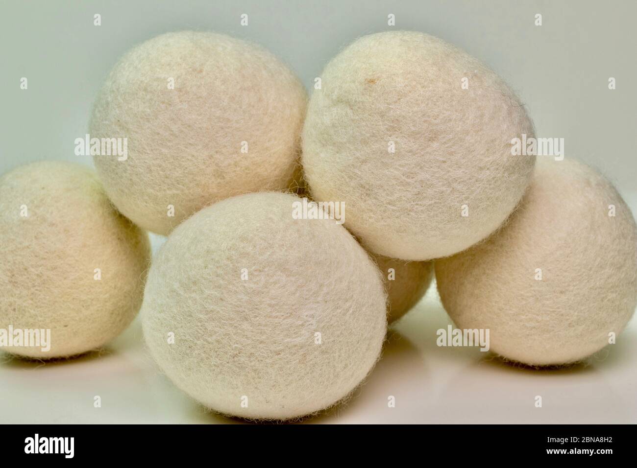 Schafwolle Trocknerkugeln für die Wäsche Stockfoto