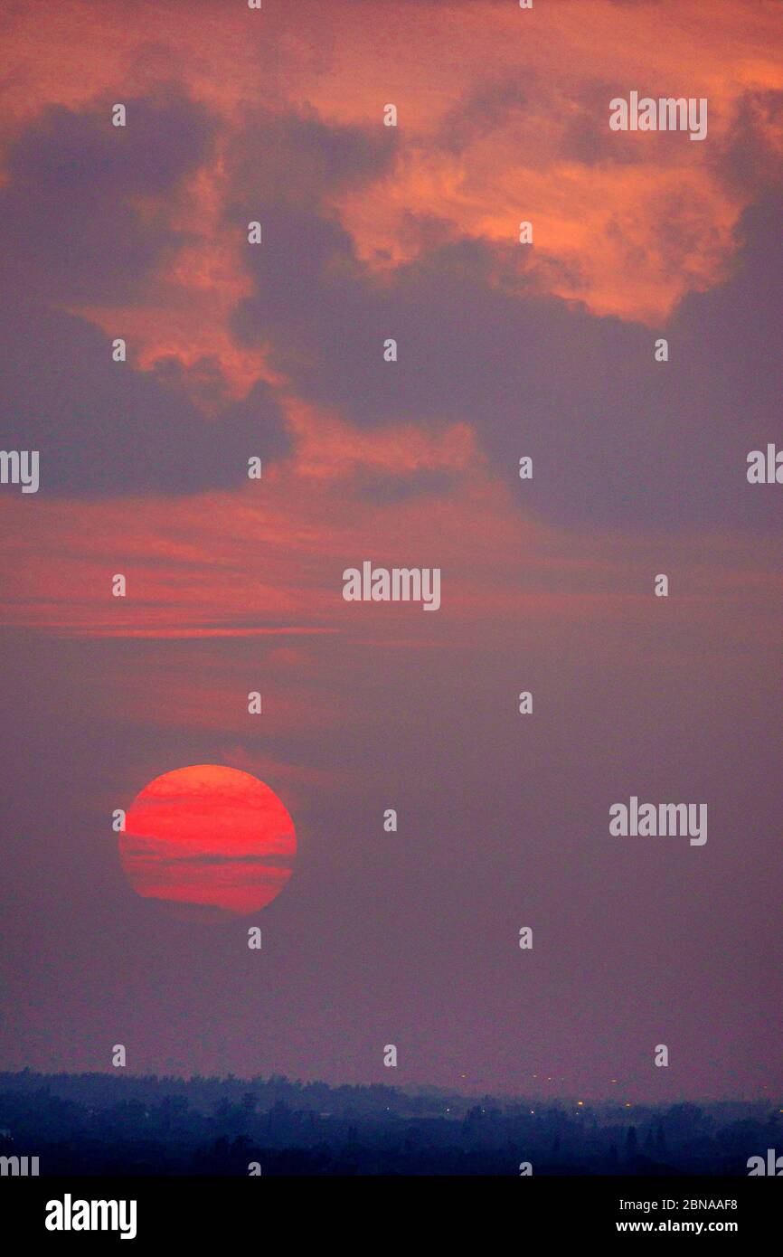 Miami Beach Florida, Sonnenuntergang, Wolken, Besucher reisen Reise Tour Tourismus Wahrzeichen Sehenswürdigkeiten, Kultur kulturellen Urlaub Gruppe Menschen Person Scen Stockfoto