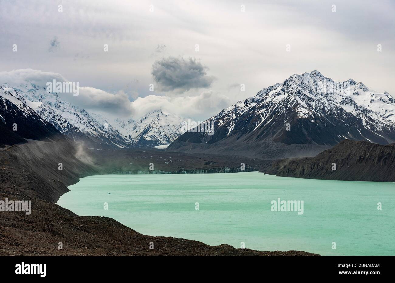 Tasman Glacier und Turquoise Glacial Lake, Mount Tasman, Mount Cook National Park, Southern Alps, Canterbury Region, South Island, Neuseeland, Oceani Stockfoto