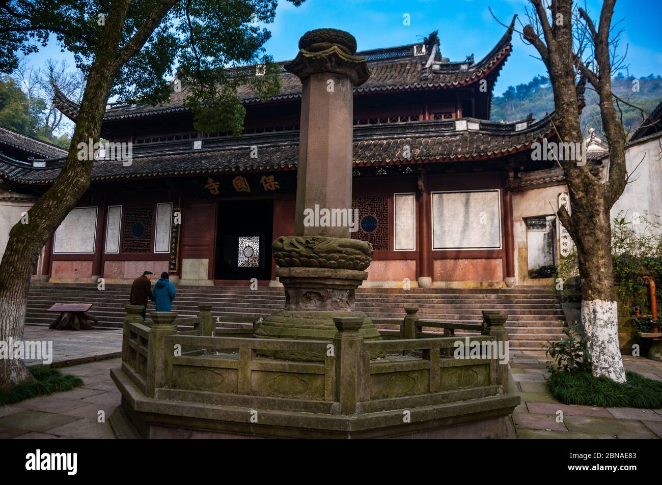 Halle der himmlischen Könige, Baoguo Tempel Ningbo Zuhause auf die zweite älteste Holzkonstruktion im Süden von China Stockfoto