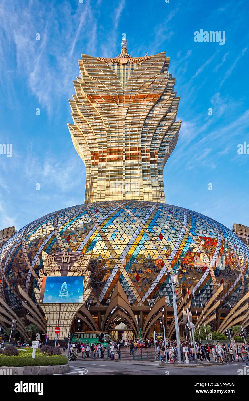 Farbenfrohes Gebäude des Hotel Grand Lisboa. Macau, China. Stockfoto