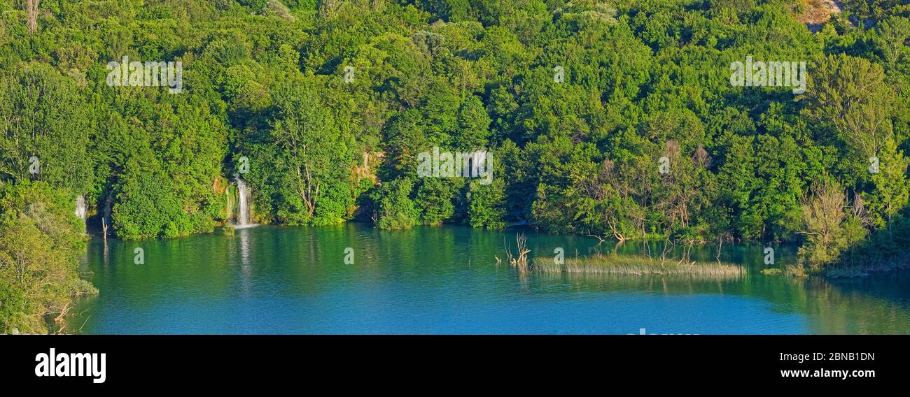 Brljan See in Kroatien in der Schlucht des Flusses Krka Stockfoto