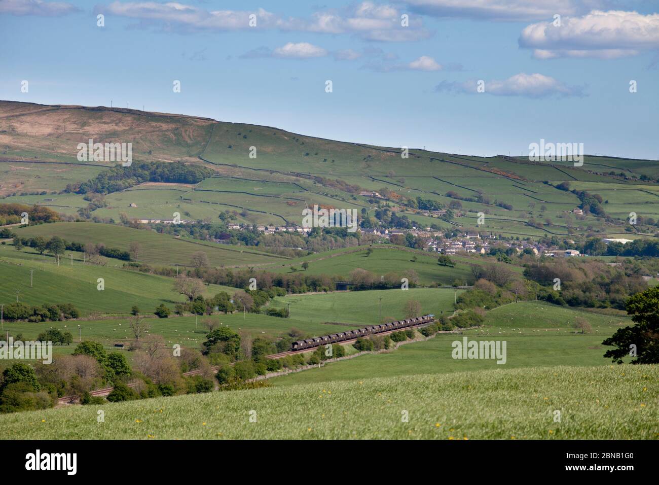 Freightliner Merry fahren Sie durch die Yorkshire Dales in Wet Yorkshire und passieren Gargrave Stockfoto
