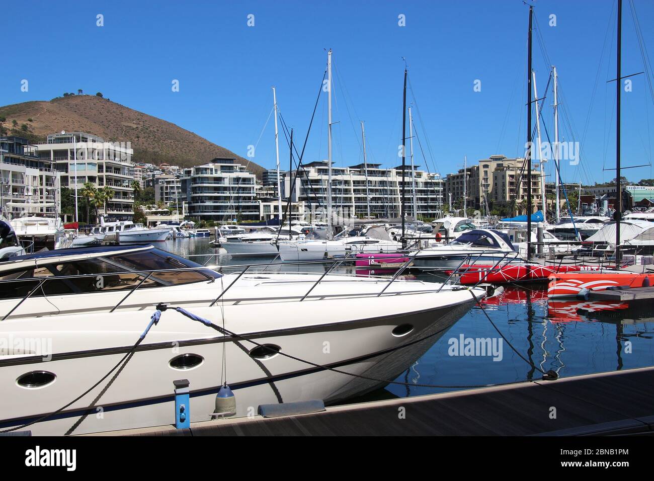 Kapstadt, Südafrika, Afrika - 18. Februar 2020: Marina im Waterfront-Viertel von Kapstadt. Stockfoto