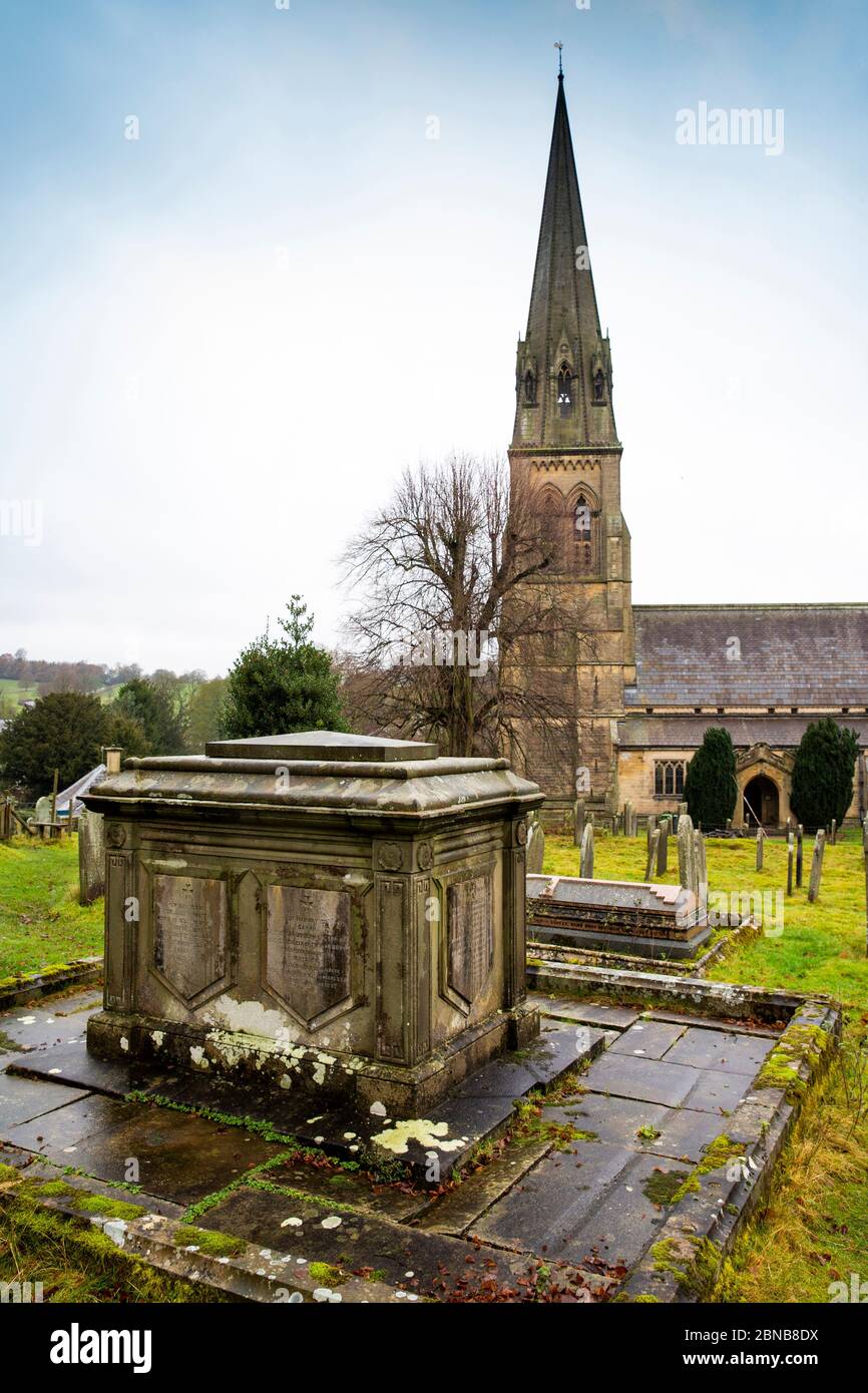 Großbritannien, England, Derbyshire, Edensor, St. Peter's Kirchhof, Grab des Gärtners, Designer und Architekt von Dorfhäusern Sir Joseph Paxton Stockfoto