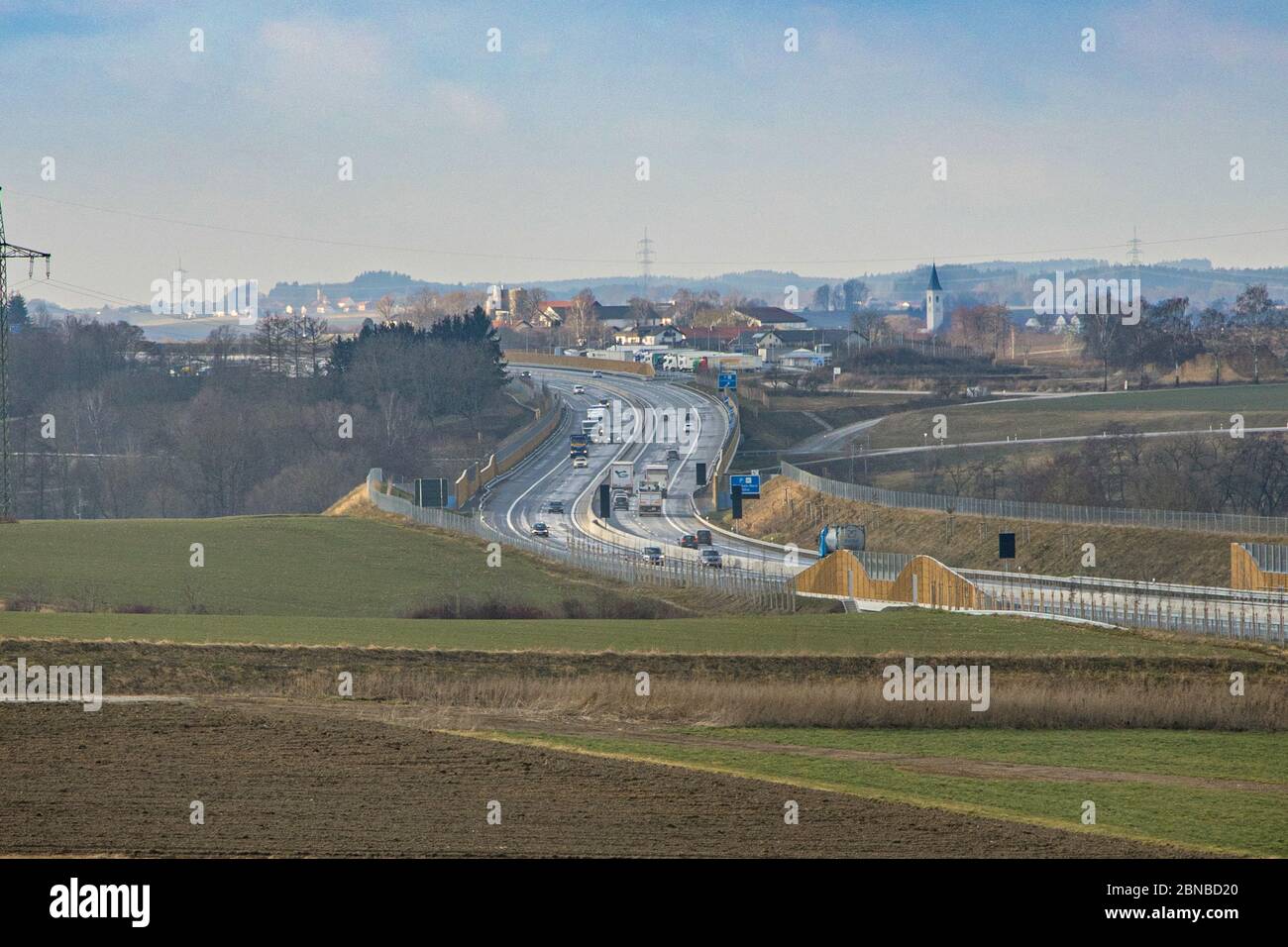 Neue Autobahn durch die Voralpen, A 94, Deutschland, Bayern, Isental, Dorfen Stockfoto
