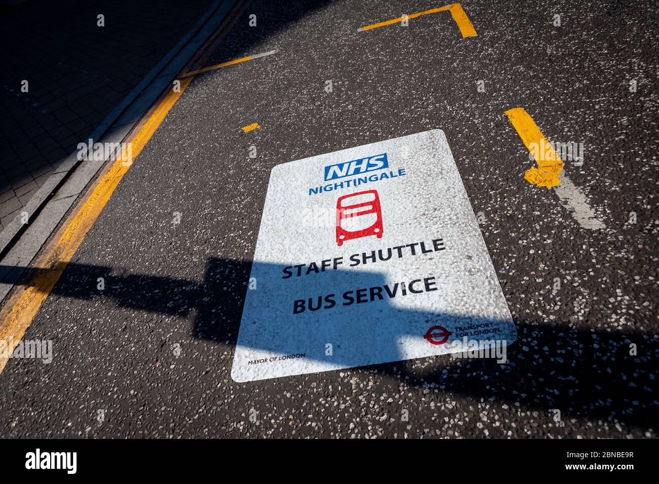 Schild für die Bushaltestelle des Nightingale Hospital. Stockfoto