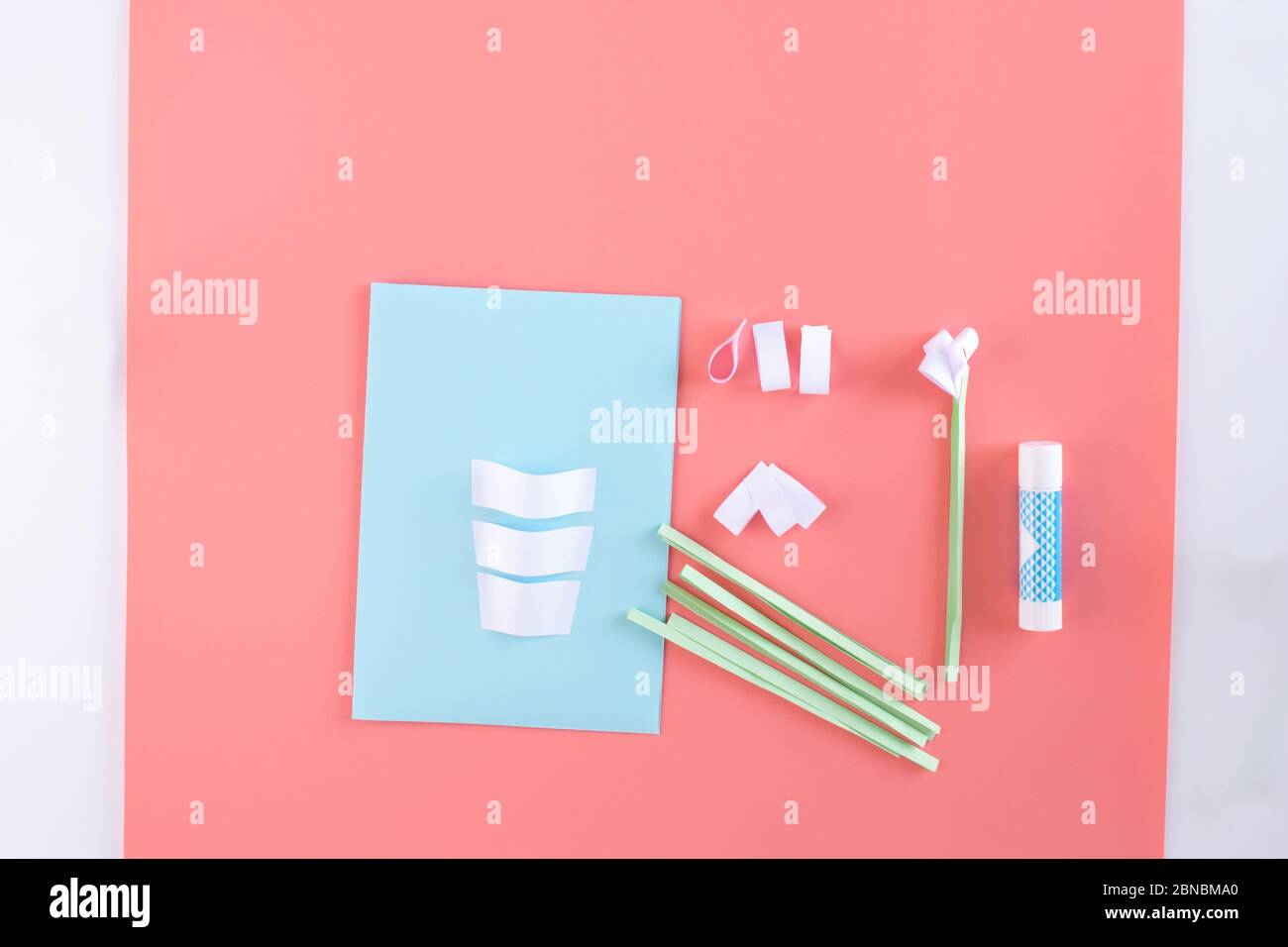 Paper Glue Scissors Stockfotos Und Bilder Kaufen Alamy