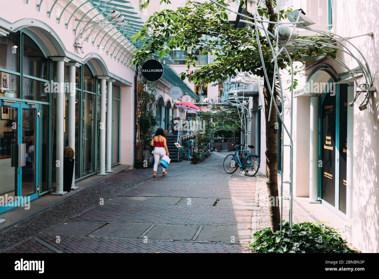 Berlin, Deutschland - 27. Juli 2019: Rosen Hofe Complex. Traditionelle Berliner Innenhöfe im Jugendstil oder Jugendstil von August Endel Stockfoto