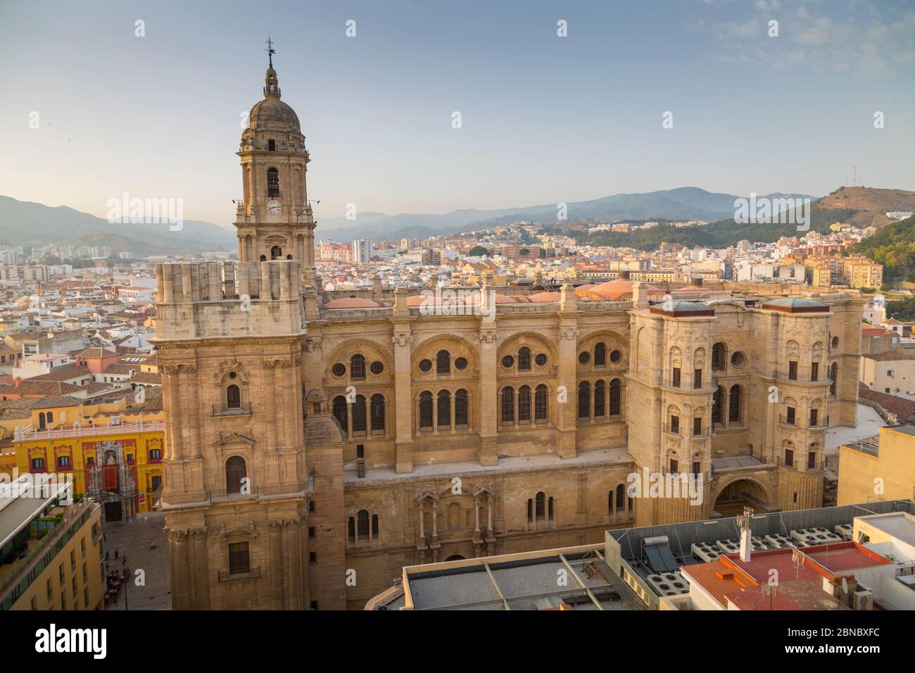 Erhöhte Ansicht der Kathedrale von Malaga, Malaga, Costa Del Sol, Andalusien, Spanien, Europa Stockfoto