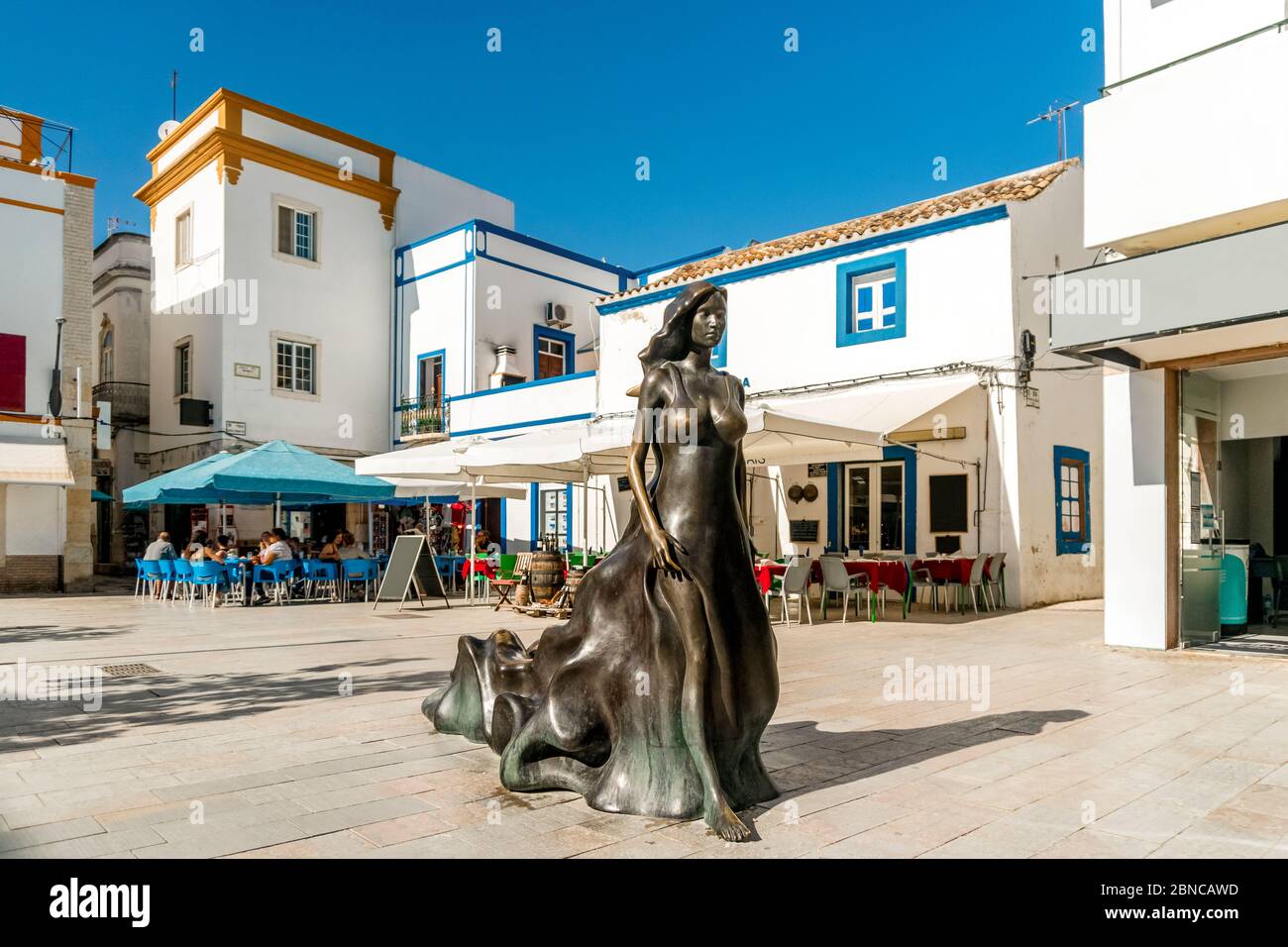 Denkmal von Floripes, der nach der städtischen Legende die Fischer verführte, Olhao, Algarve, Portugal Stockfoto