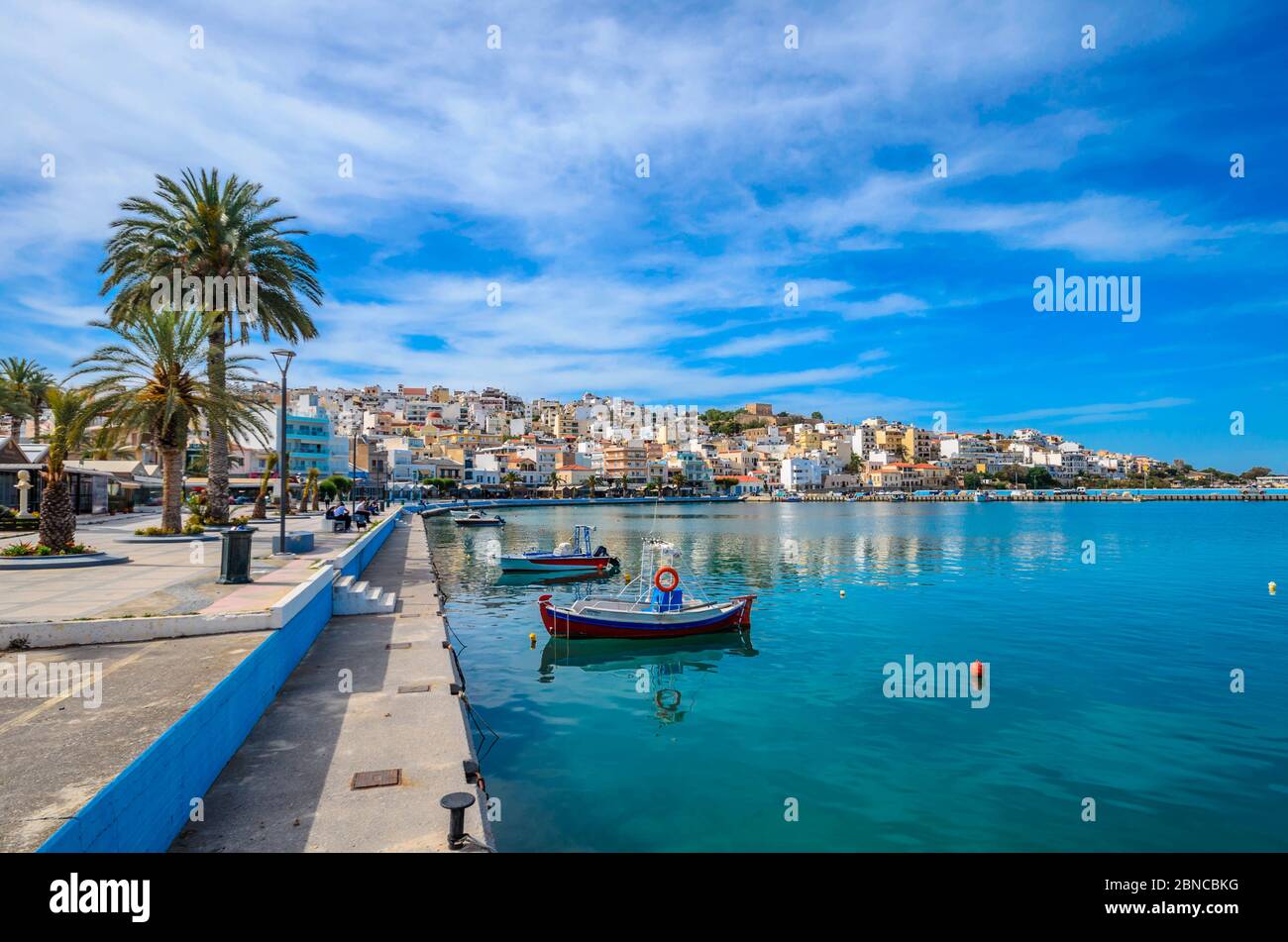 Sitia Kreta, Blick auf die malerische Stadt Sitia, die östliche Stadt von Kreta in der Nähe des berühmten Palmenwaldes von Vai. Stockfoto