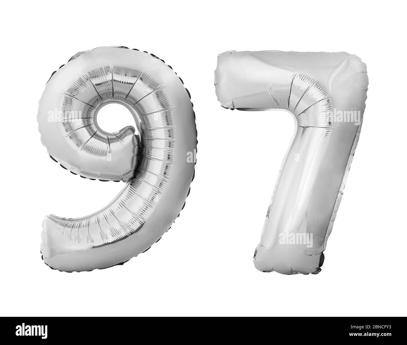 Nummer 97 neunzig sieben aus Silber aufblasbaren Ballons auf weißem Hintergrund isoliert Stockfoto
