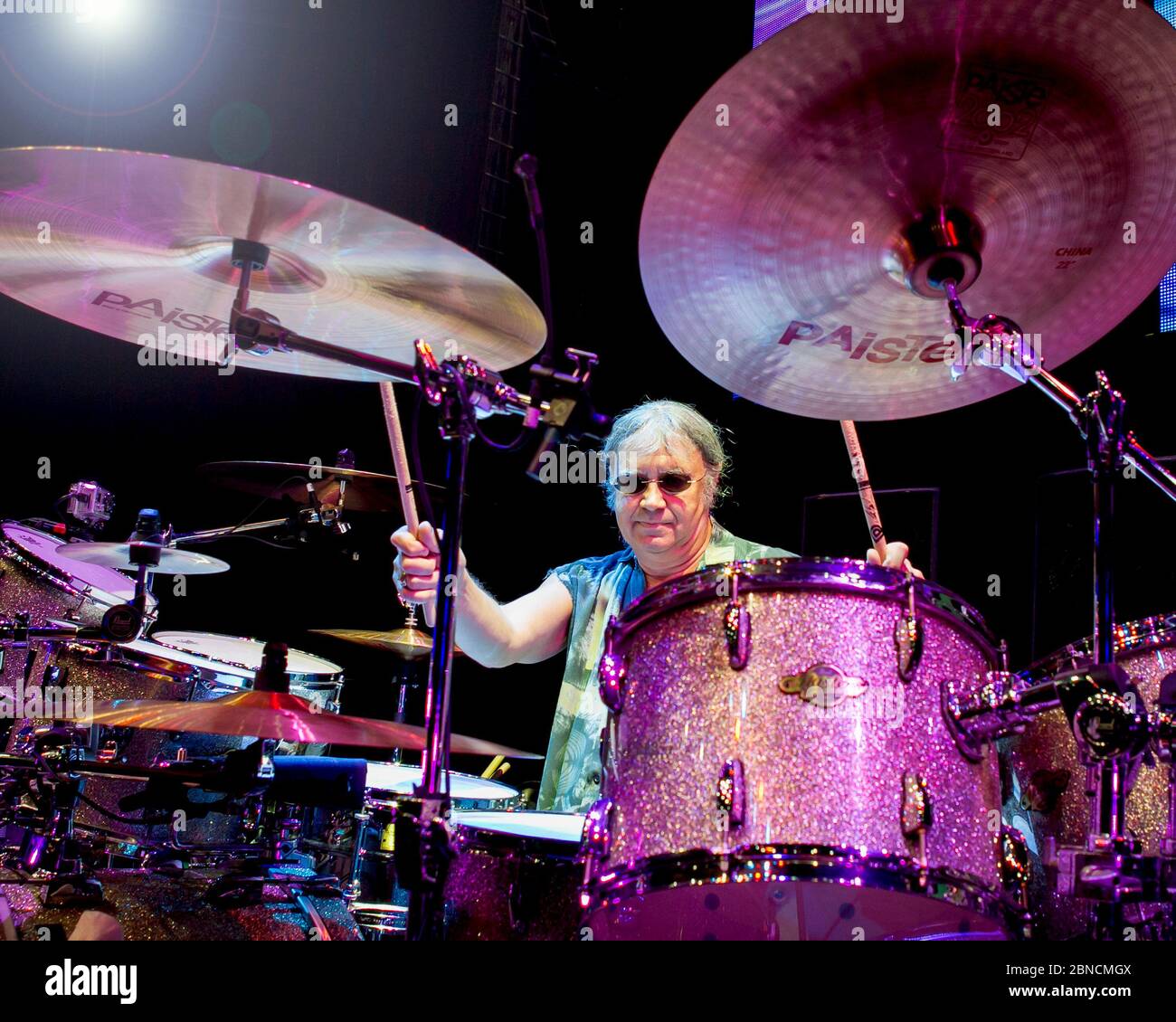 Drummer Ian Paice tritt in einem Konzert mit Deep Purple in der Hard Rock  Live Arena in Hollywood, Florida, auf Stockfotografie - Alamy