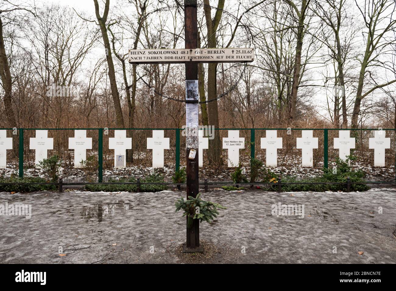 Berlin, Deutschland - Januar 2017: Gedenkstätte für Menschen, die beim Überqueren der Berliner Mauer getötet wurden Stockfoto
