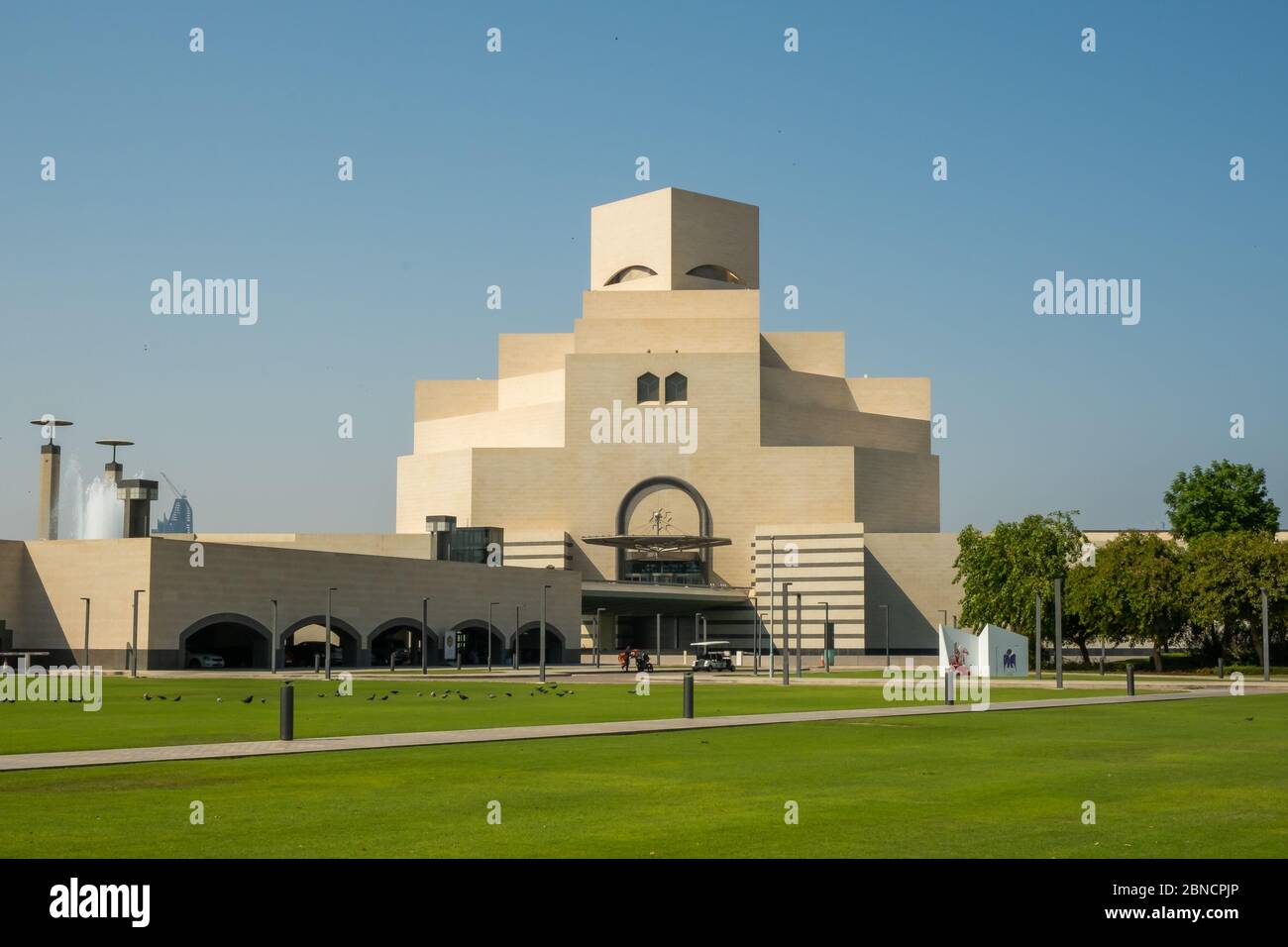 Doha, Katar - 13. Oktober 2019: Ansicht des Museums für Islamische Kunst, einer der weltweit vollständigsten Sammlungen islamischer Artefakte, in Doha, Katar. Stockfoto