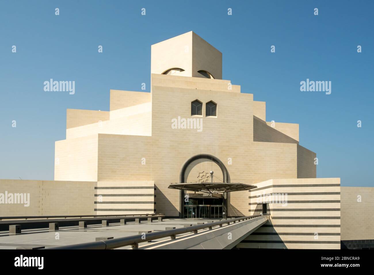 Doha, Katar - 13. Oktober 2019: Ansicht des Museums für Islamische Kunst, einer der weltweit vollständigsten Sammlungen islamischer Artefakte, in Doha, Katar. Stockfoto