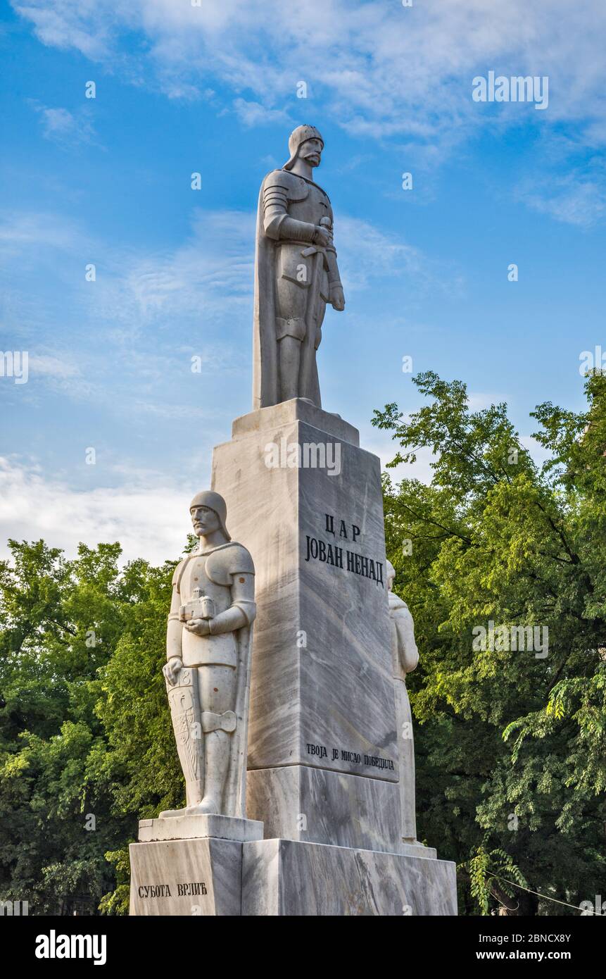 Kaiser Jovan Nenad Denkmal, Subota Vrlic Statue unten, auf Trg Slobode in Subotica, Vojvodina, Serbien Stockfoto