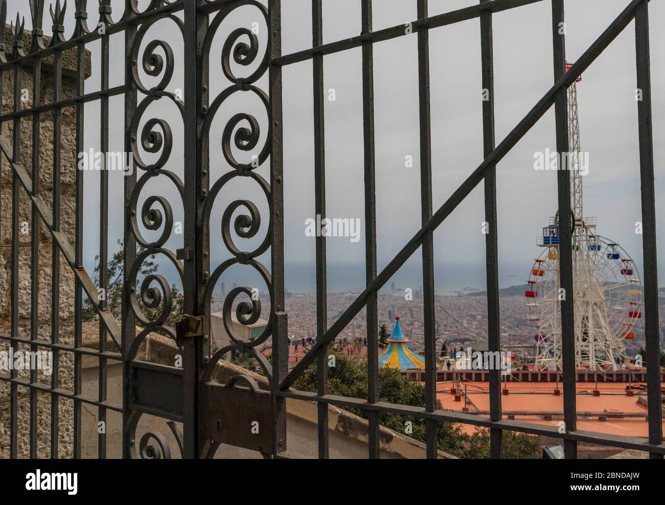 Tempel und Themenpark auf dem Berg Tibidabo in Barcelona Stockfoto