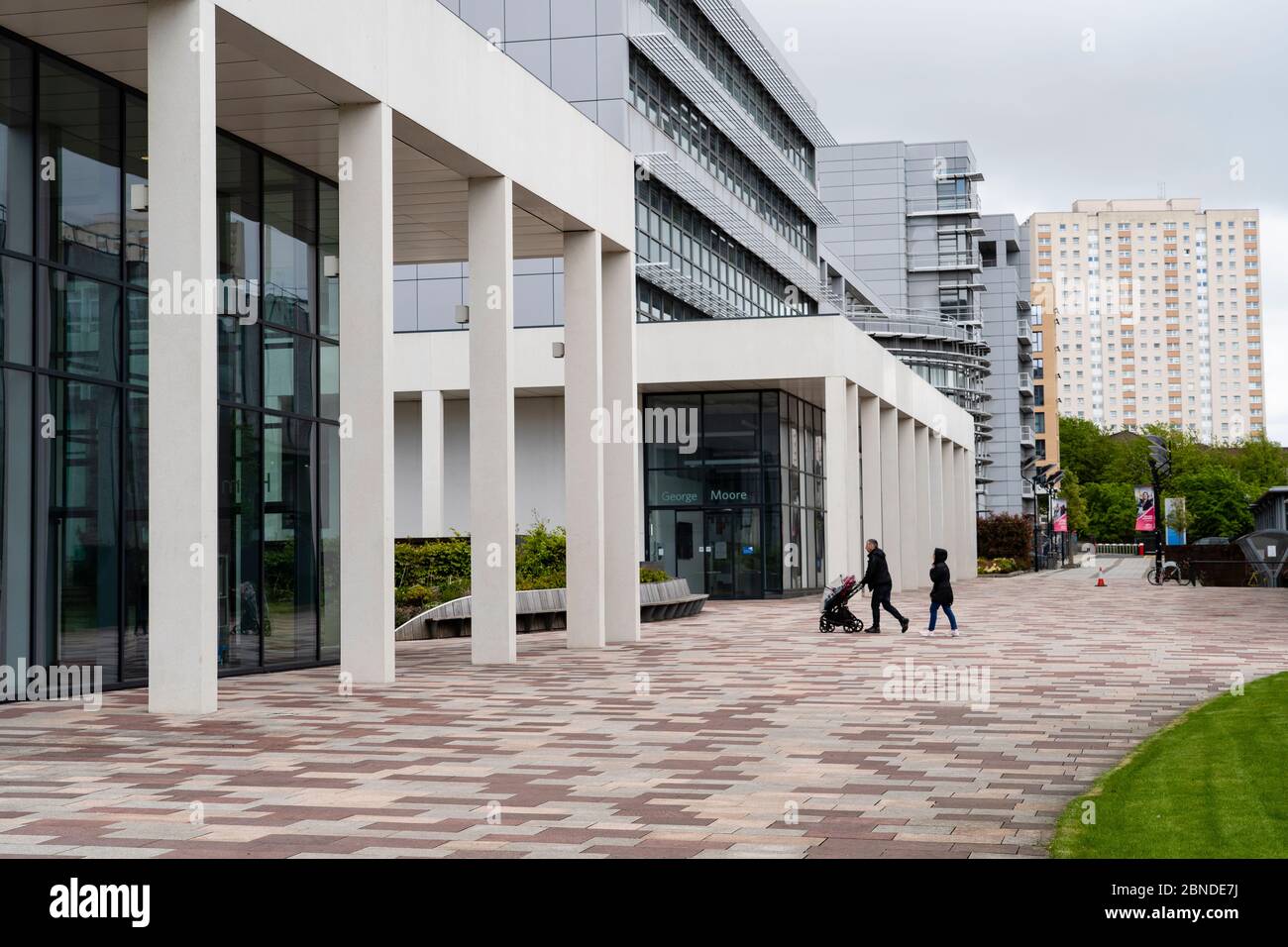 Blick auf den Campus der Glasgow Caledonian University während der Blockade des Covid-19 geschlossen und verlassen, Glasgow, Schottland, Großbritannien Stockfoto