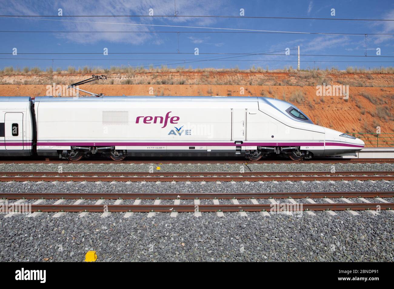 Talgo-Modell Hochgeschwindigkeitszug auf dem spanischen Eisenbahnnetz Stockfoto