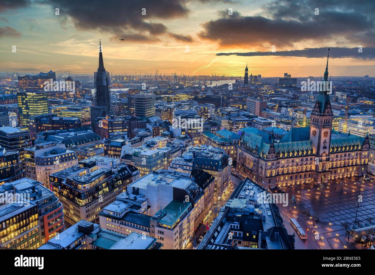 Hamburg Panoramablick in der Dämmerung Stockfoto