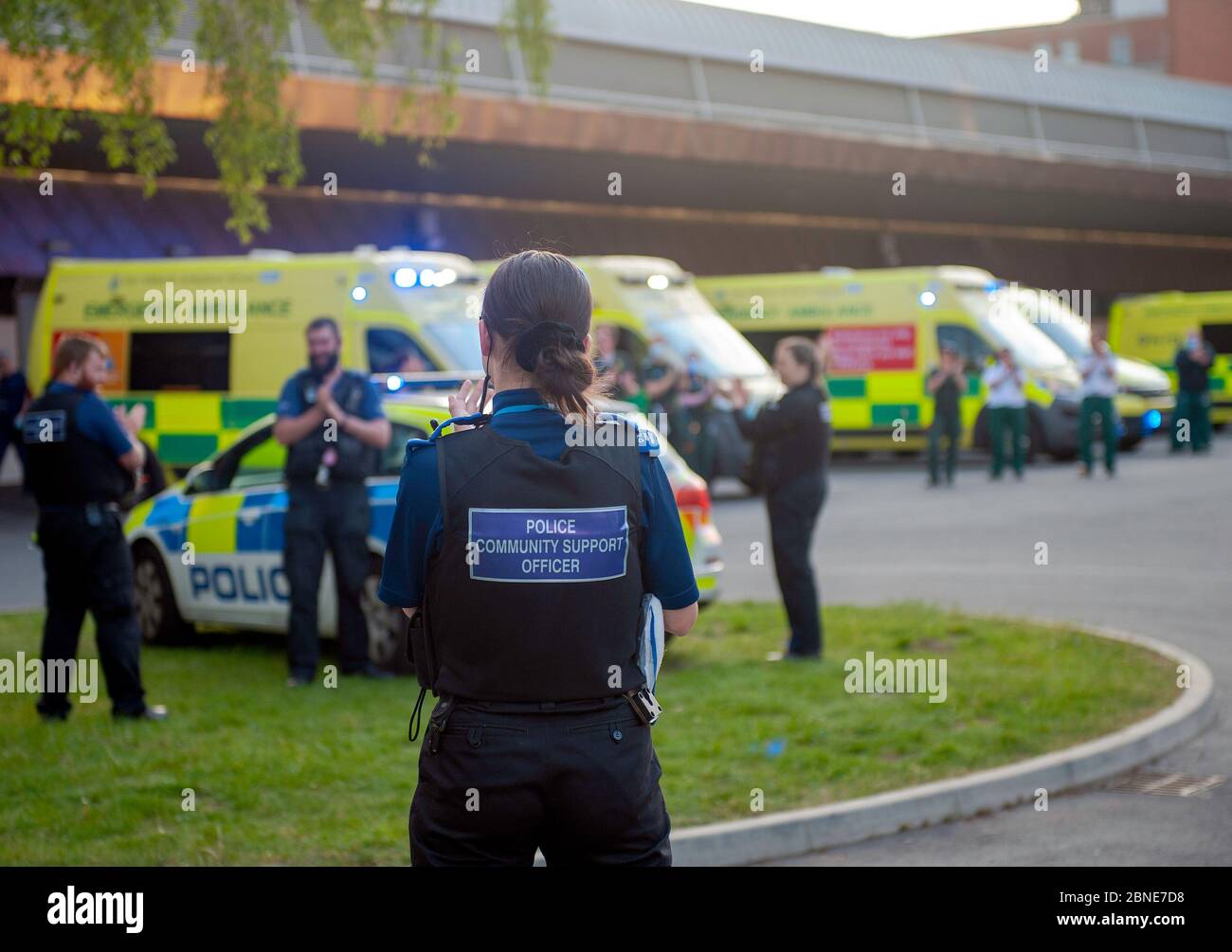 Klatsch für Betreuer im Leicester Royal Infirmary Hospital. #capforourcarers Applaus für NHS-Arbeiter während der Coronavirus Covid-19-Pandemie Stockfoto