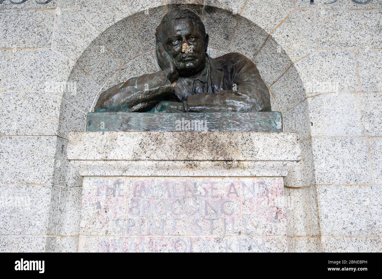 Die defaced Rhodes Bronzebüste am Rhodes Memorial, Kapstadt. Beachten Sie die fehlende Nase Stockfoto