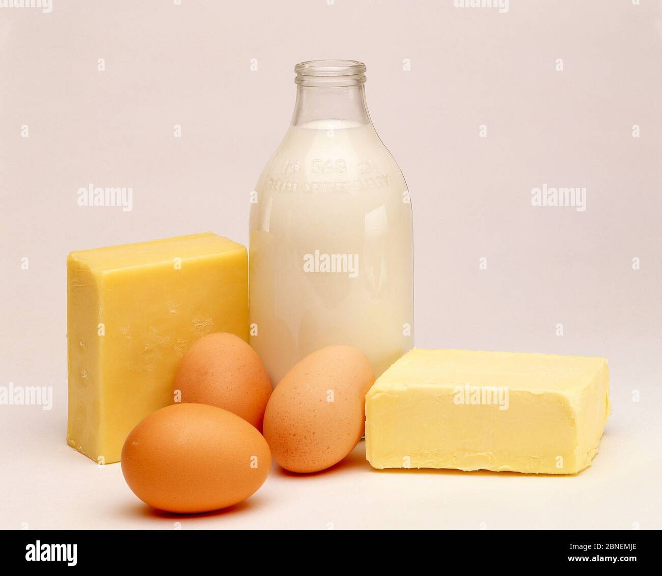 Eier, Milch, Butter und Käse, Milchprodukte, Greater London, England, Großbritannien Stockfoto
