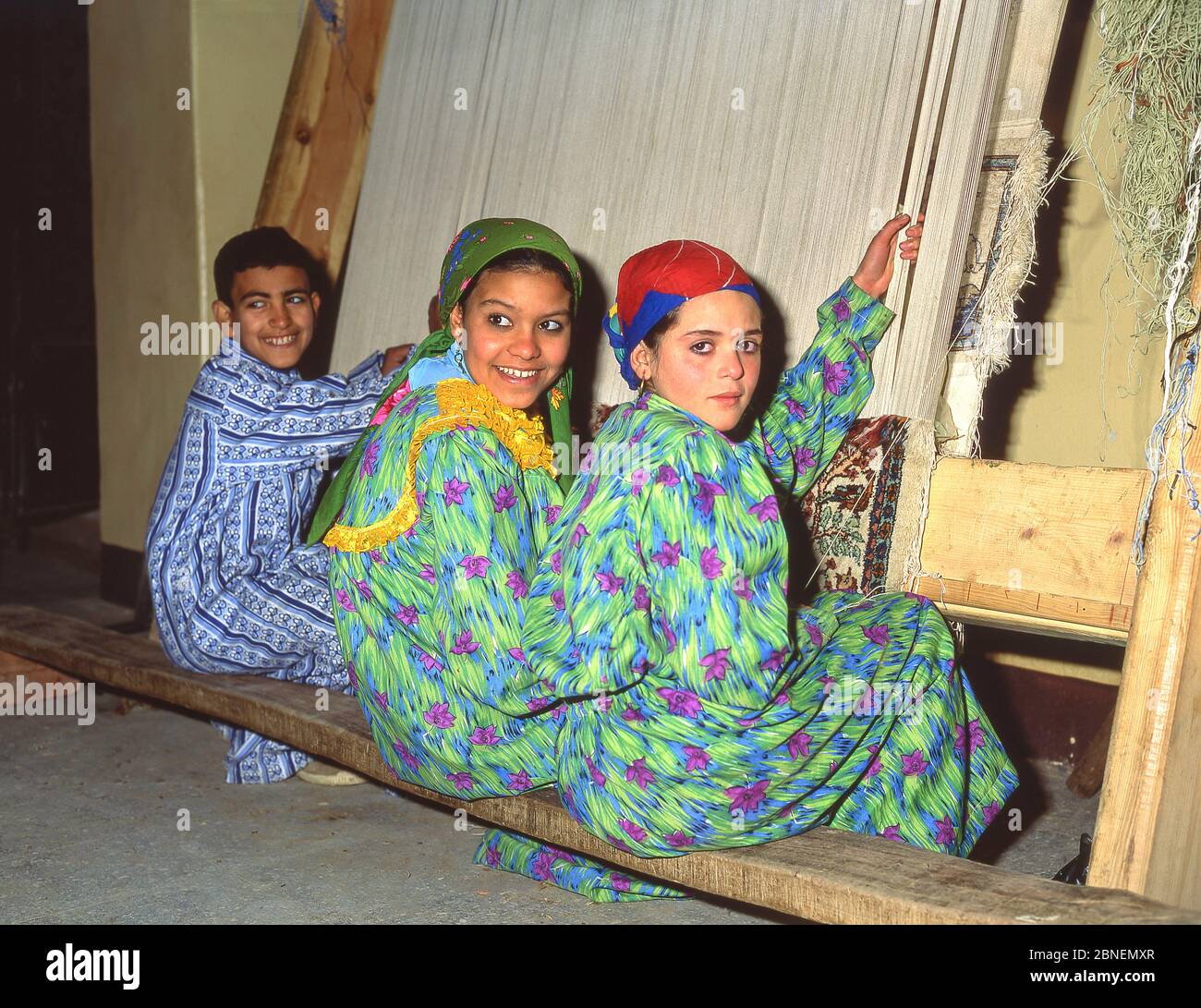 Kleine Kinder arbeiten in Teppichfabrik, Kairo, Republik Ägypten Stockfoto