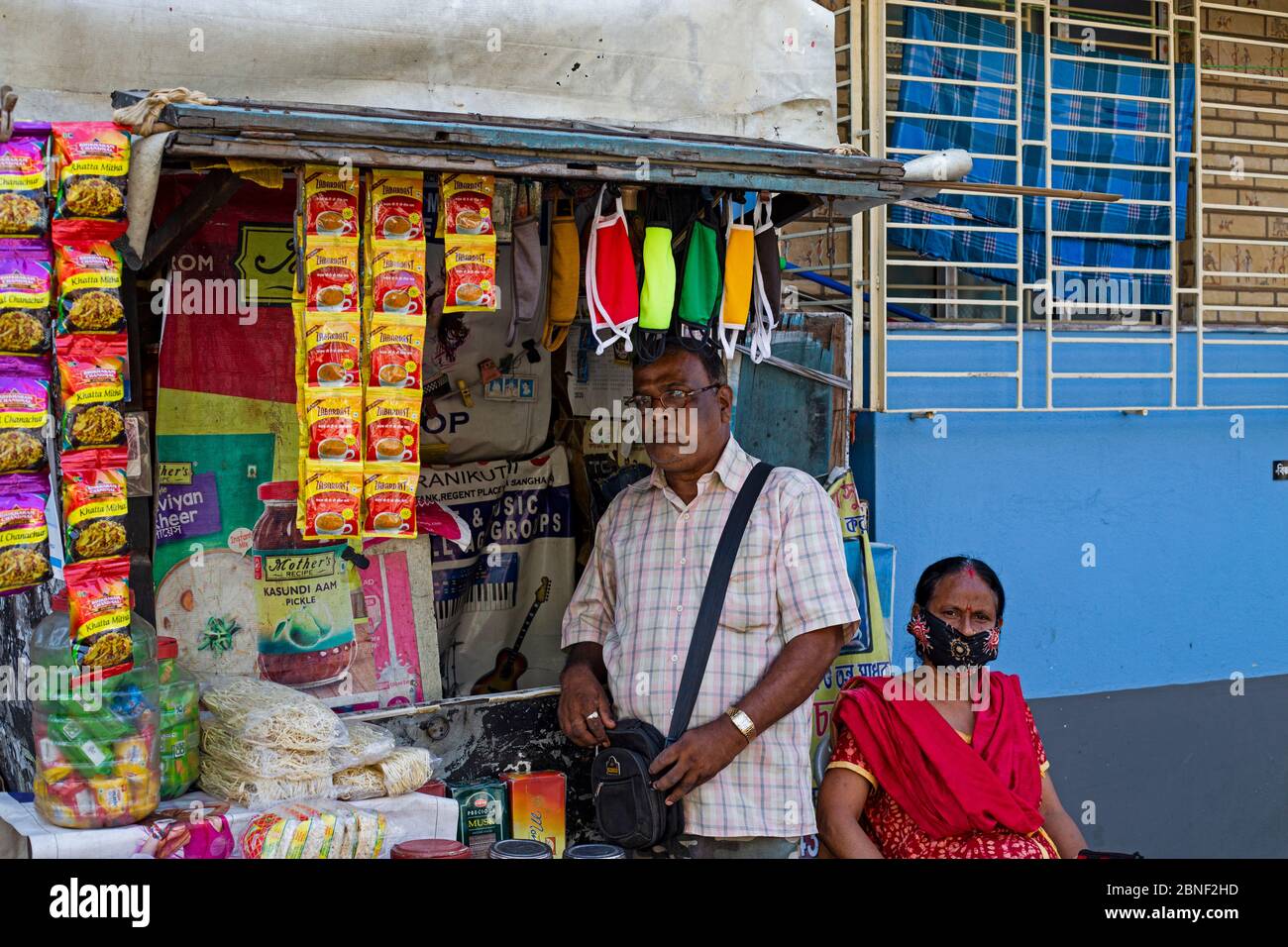 Kalkutta, Indien. Mai 2020. Nach dem Coronavirus befindet sich Indien ab dem 24. März 2020 in der Sperrung. Mehr als 2,641 Todesfälle und positive Fälle sind jetzt 81,410. Die Regierung des Staates Westbengalen erlaubt es kleinen Geschäften und ausgewählten Sektoren, ab der ersten Maiwoche 2020 wieder Geschäfte zu machen. (Foto von Alberto Gandolfo/Pacific Press) Quelle: Pacific Press Agency/Alamy Live News Stockfoto