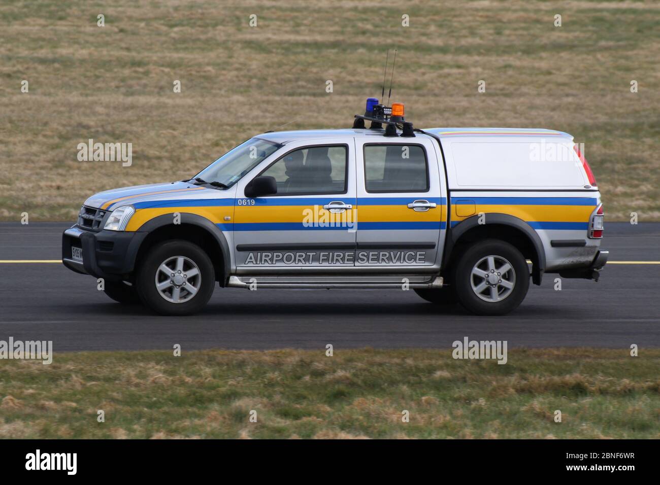 0619 (SY05 WMV), ein Isuzu D-Max Rodeo der Prestwick Airport Fire Service Department. Stockfoto