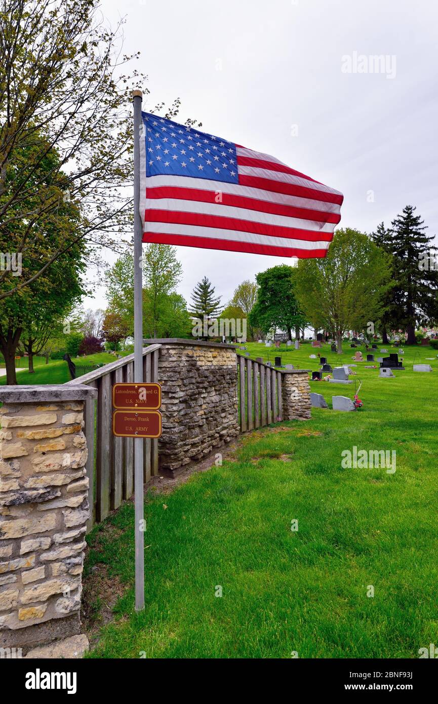 Bartlett, Illinois, USA. Erhebliche Einschränkungen wie die Aufenthaltsbestellungen wegen der pandemischen Urlaubsereignisse des Coronavirus blieben bestehen und wurden aufgehoben. Stockfoto
