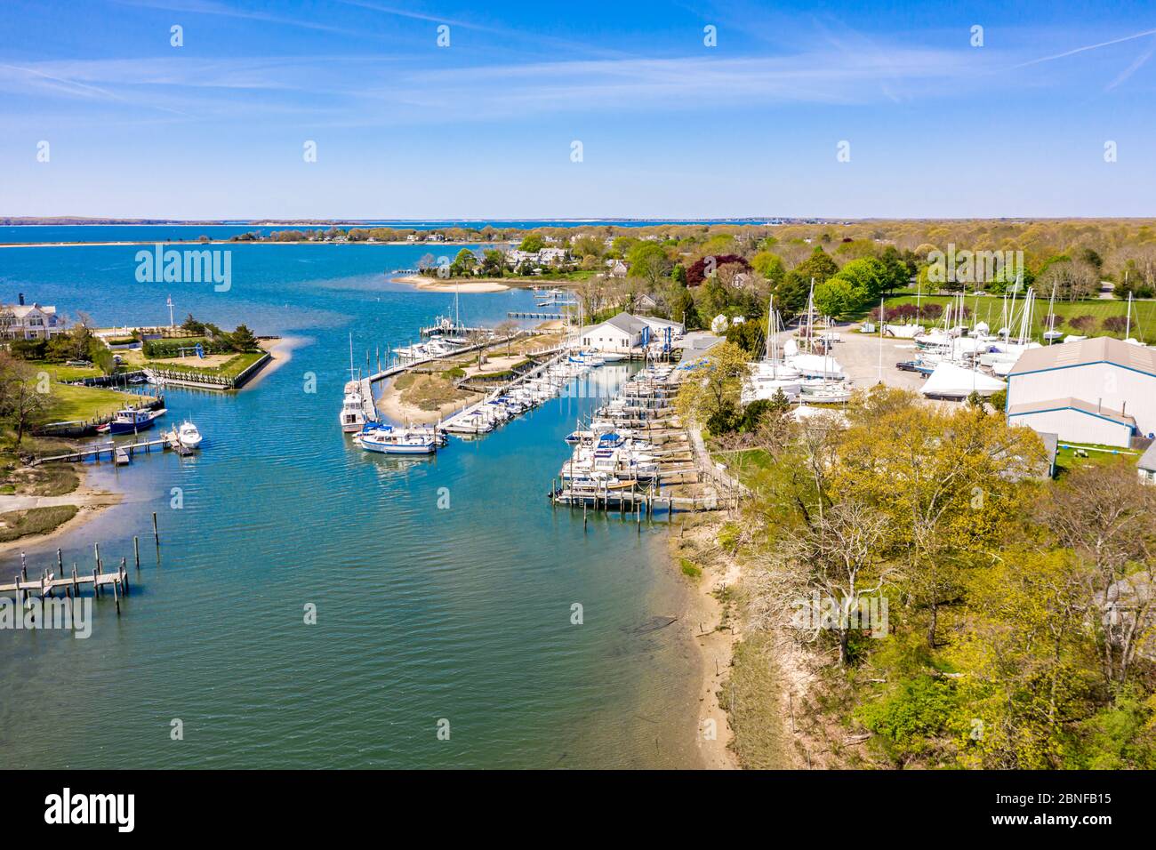 Drohnenbild der Insel Bootshof in Shelter Island, NY Stockfoto