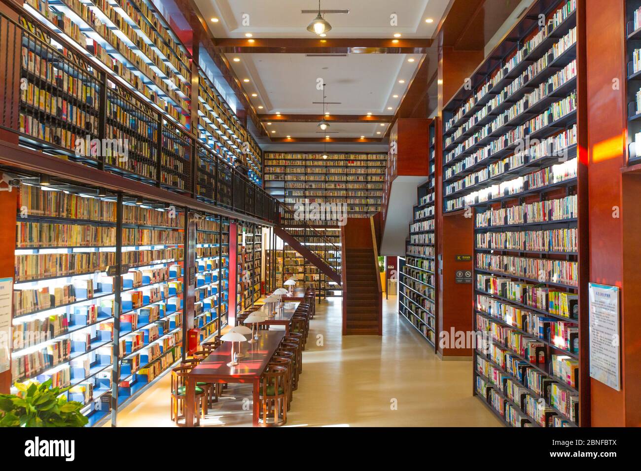 --DATEI - ein Blick auf die Bibliothek des Gongshu-Distrikts, Hangzhou, Ost-Chinas Provinz Zhejiang, 28. Dezember 2016. *** Ortsunterschrift *** fachaoshi Stockfoto