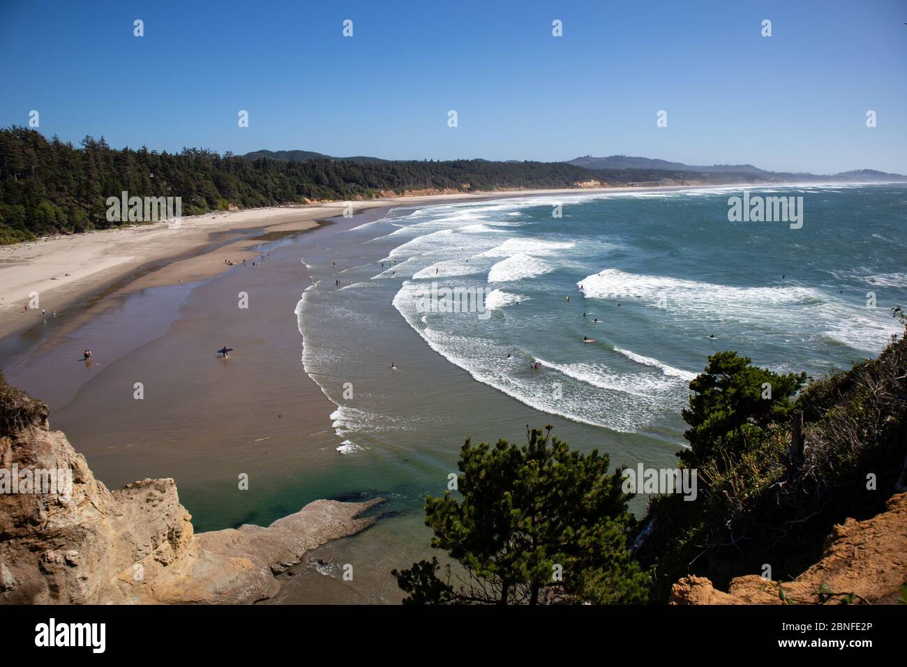 Otter Crest State Scenic Viewpoint bei Devils Punch Bowl, Otter Rock, Oregon im August Stockfoto