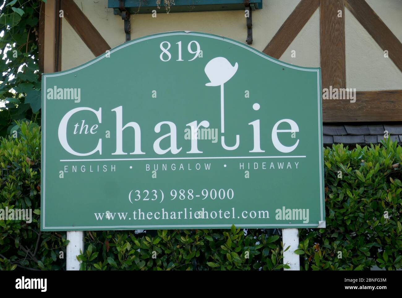 West Hollywood, Kalifornien, USA 14. Mai 2020 EIN allgemeiner Blick auf die Atmosphäre des Charlie Hotels, ursprünglich Charlie Chaplin baute diese Hütten, um Schauspieler zu beherbergen und Charlie Chaplin, Marilyn Monroe, Judy Garland, Gloria Swanson, Marlene Dietrich lebten hier in 819 N. Sweetzer Avenue in West Hollywood, Kalifornien, USA. Foto von Barry King/Alamy Stock Photo Stockfoto