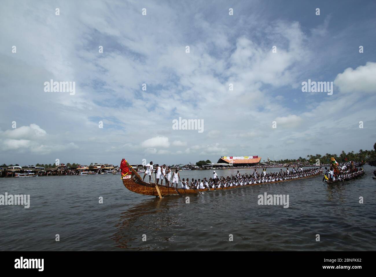 Ruderer während des jährlichen Nehru Trophy Boat Race in Alleppey, Kerala Stockfoto