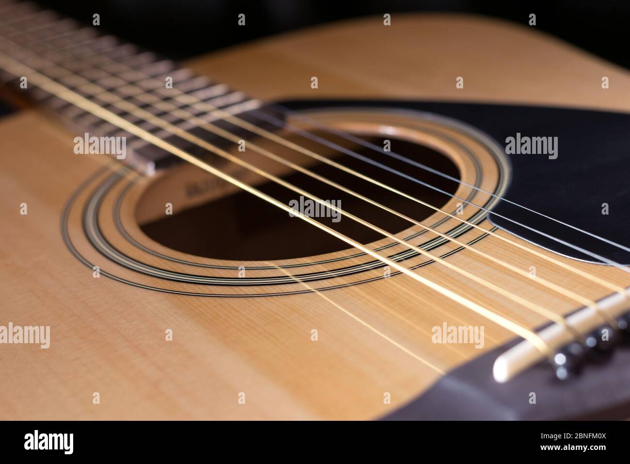 Teile der akustischen Gitarre Nahaufnahme Stockfotografie - Alamy