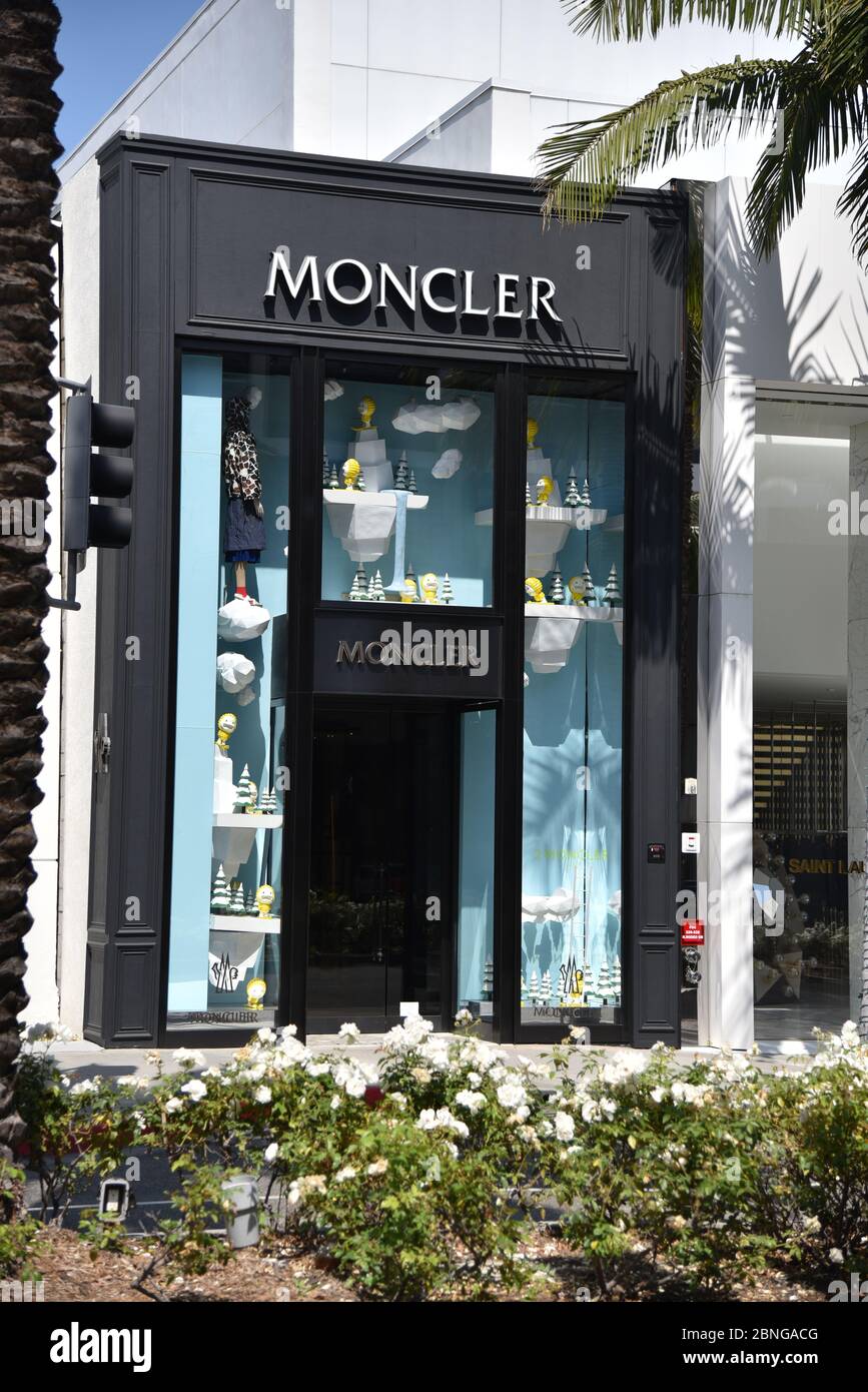 Beverly Hills, CA/USA - 8. Mai 2020: Moncler-Geschäft auf dem Rodeo Drive während der COVID-19-Quarantäne geschlossen Stockfoto